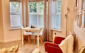Modern 2 Bed Apartment With Free Parking And Netflix